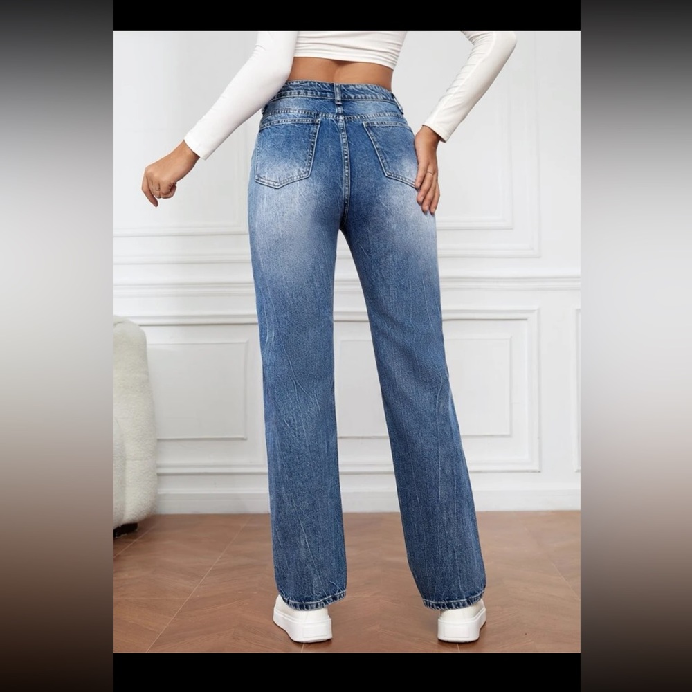 NWOT (bc it didn’t come with tags) Straight jeans - Picture 2 of 3